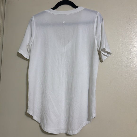 Lululemon tee - Picture 3 of 4